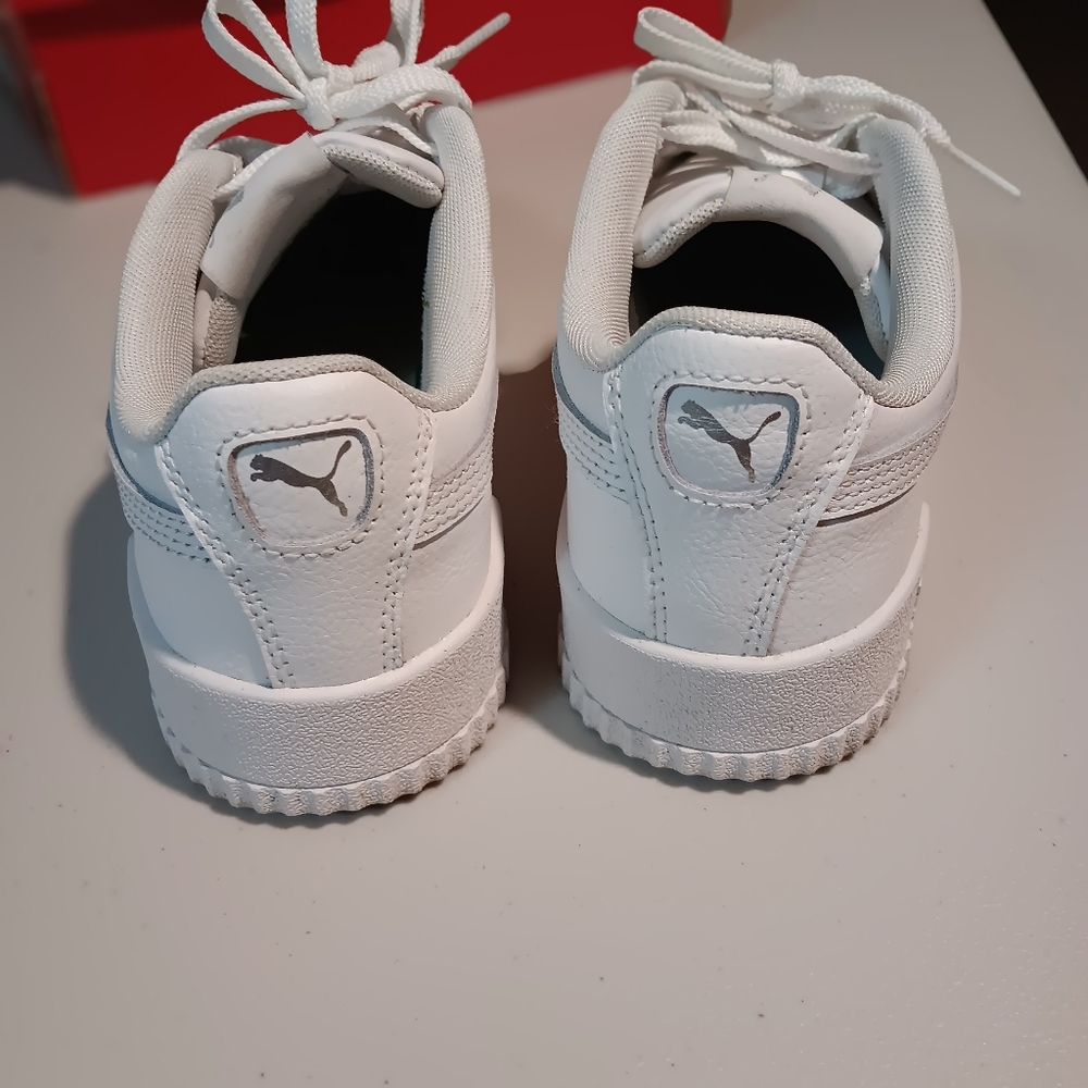 Sneaker - Picture 2 of 3